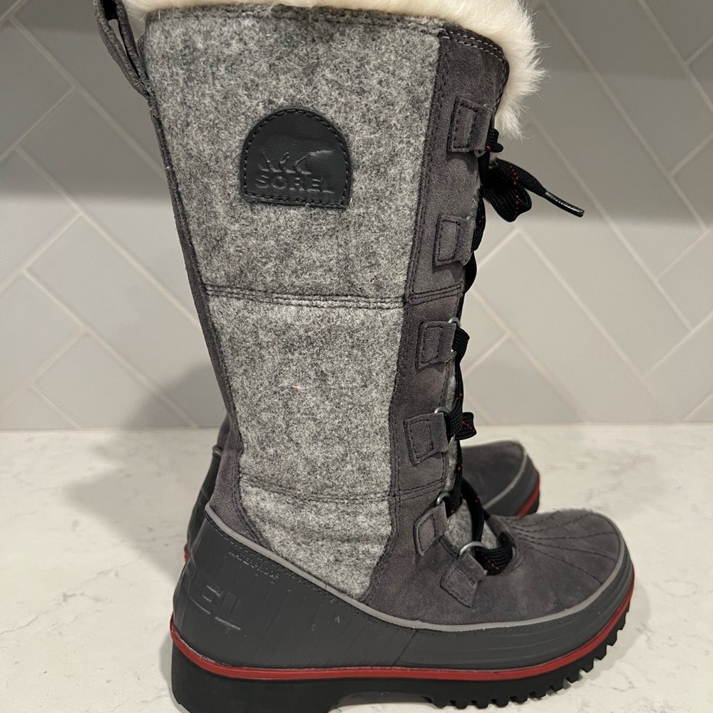 Women’s Sorel Boots, Size 7.